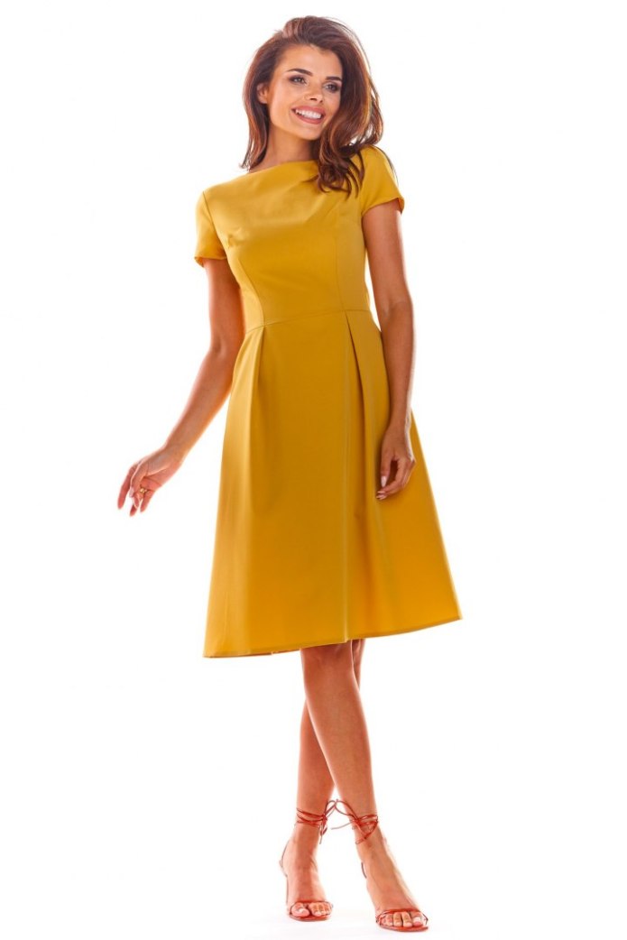Elegancka Sukienka Midi Rozkloszowana Z Krótkim Rękawem - żółta